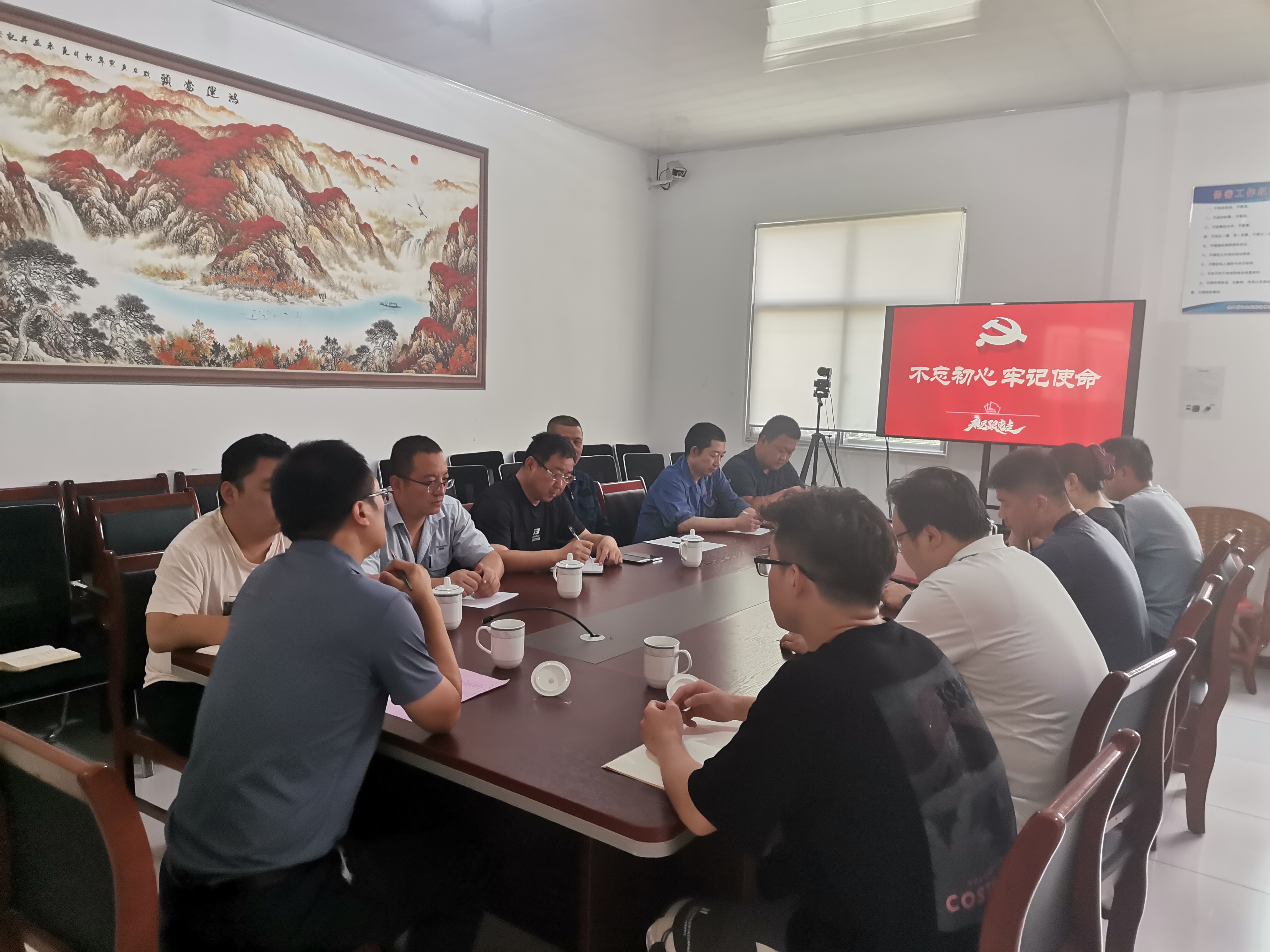 安丘博陽(yáng)機(jī)械黨支部開展了“不忘初心、牢記使命”七一會(huì)