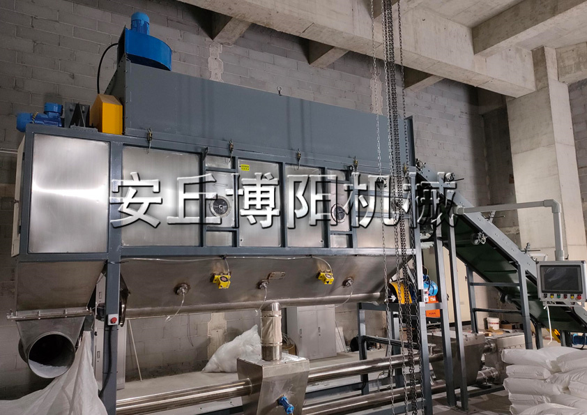 尿素顆粒自動(dòng)拆包機(jī)的特點(diǎn)是什么？